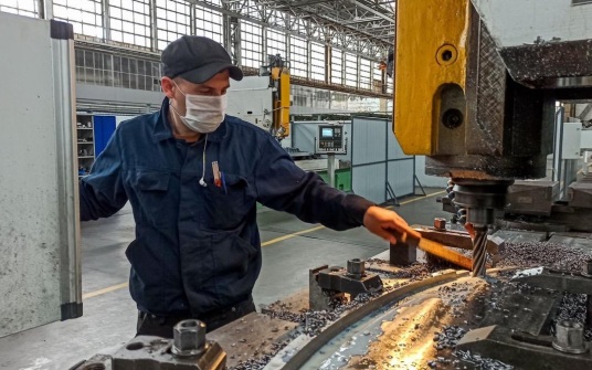 В SuperJob назвали отрасли с самым большим дефицитом кадров