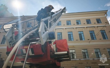 Два человека пострадали при пожаре в Адмиралтейском районе Петербурга