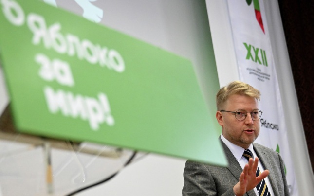 Партия "Яблоко" намерена подать иск на "Родину" за клевету