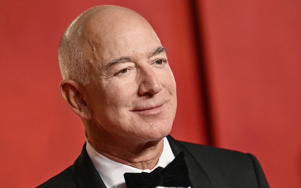 Безос стал акционером ФК "Ливерпуль"