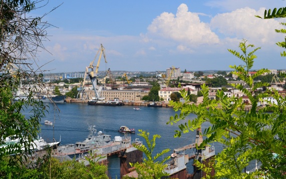 В Севастополе приостановлена работа морского пассажирского транспорта