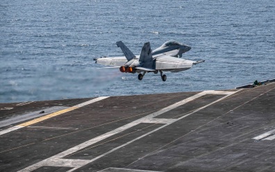 Cенаторы требуют от Пентагона отчета о проблемах моряков на USS Abraham Lincoln