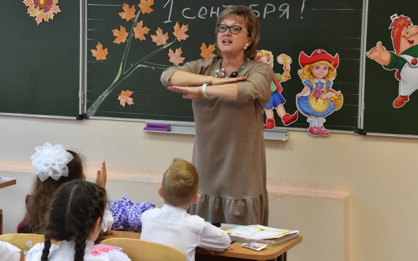 В Госдуме отметили необходимость повышения лимита стоимости подарков учителям