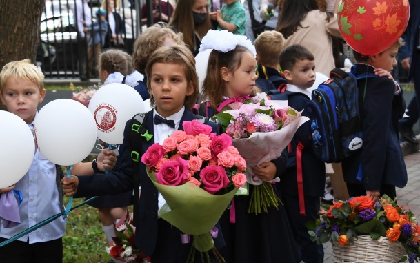 Флорист дал советы родителям по подбору букета на Первое сентября