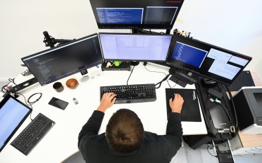 Исследование: мужчины чаще скрывают поиск новой работы от руководства