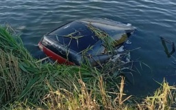 Четыре человека погибли в утонувшей машине в Саратовской области