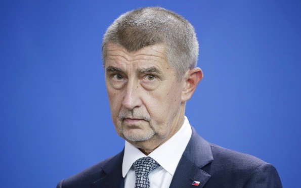 Премьер Чехии извинился за то, что сорвал цветы в национальном парке