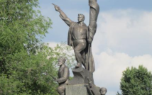 В Днепропетровске начали снос памятника коммунарам
