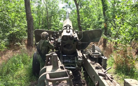 Боец "Востока" рассказал о работе гаубицы "Гиацинт-Б" на запорожском направлении