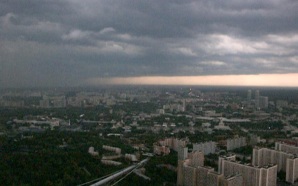 Москвичей предупредили о надвигающейся грозе и усилении ветра