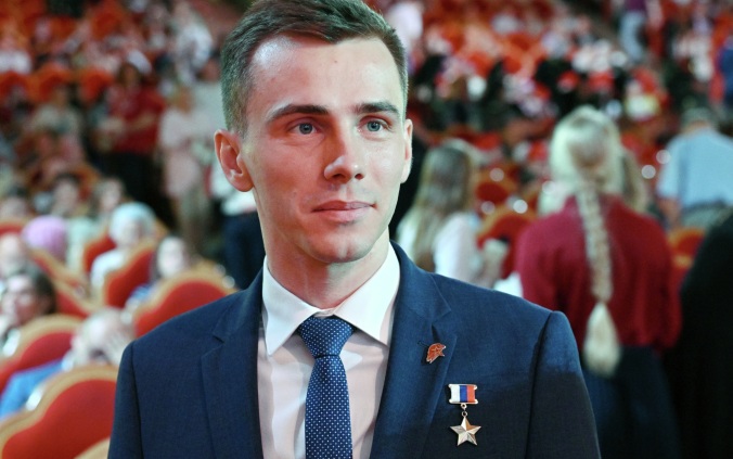 Герой России с позывным Струна с улыбкой рассказал, как потерял ногу на фронте
