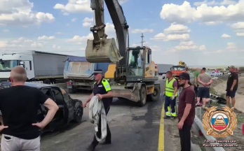 На трассе в Ростовской области столкнулись 14 автомобилей: шестеро пострадавших