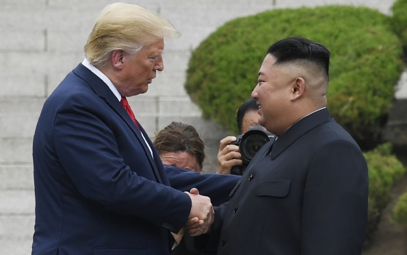 Трамп внезапно отказался рассказывать, переписывается ли он с Ким Чен Ыном