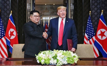 Трамп заявил, что у Ким Чен Ына "все будет в порядке", пока в США "умный" глава