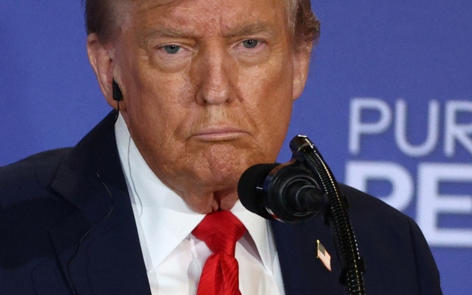 В США активно обсуждают личную помощницу Трампа Натали Харп