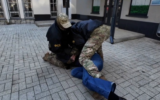 Задержанный в Крыму пенсионер рассказал, как получал данные о погранобъектах