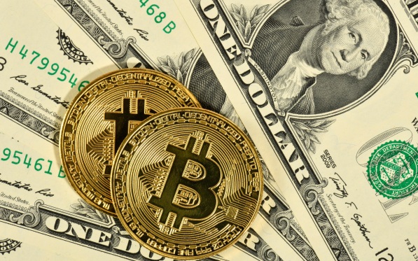 Стоимость биткоина достигла $75 тысяч впервые с конца мая этого года