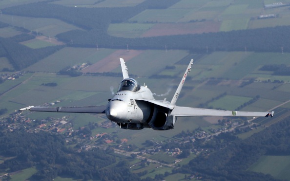 В Румынии подняли в воздух истребители F-18 из-за неопознанного дрона у границы