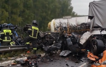 Водителей фур пришлось деблокировать после ДТП в Орловской области
