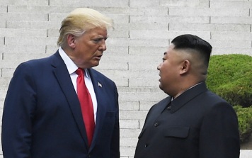 Политолог: заявляя о плане встретиться с лидером КНДР, Трамп хочет наказать Сеул