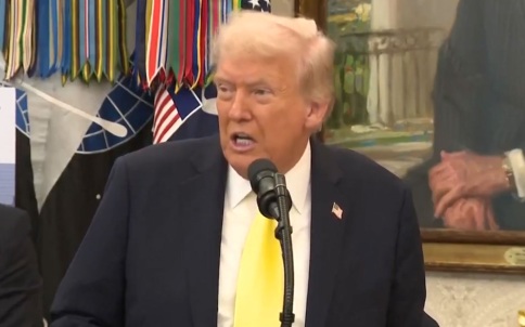 Трамп заявил, что считает Ормузский пролив территорией США