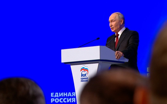"Россия! Россия!": Путина на съезде ЕР встретили стоя под бурю оваций