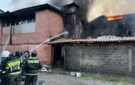 В Красноярске потушен крупный пожар на мебельном складе
