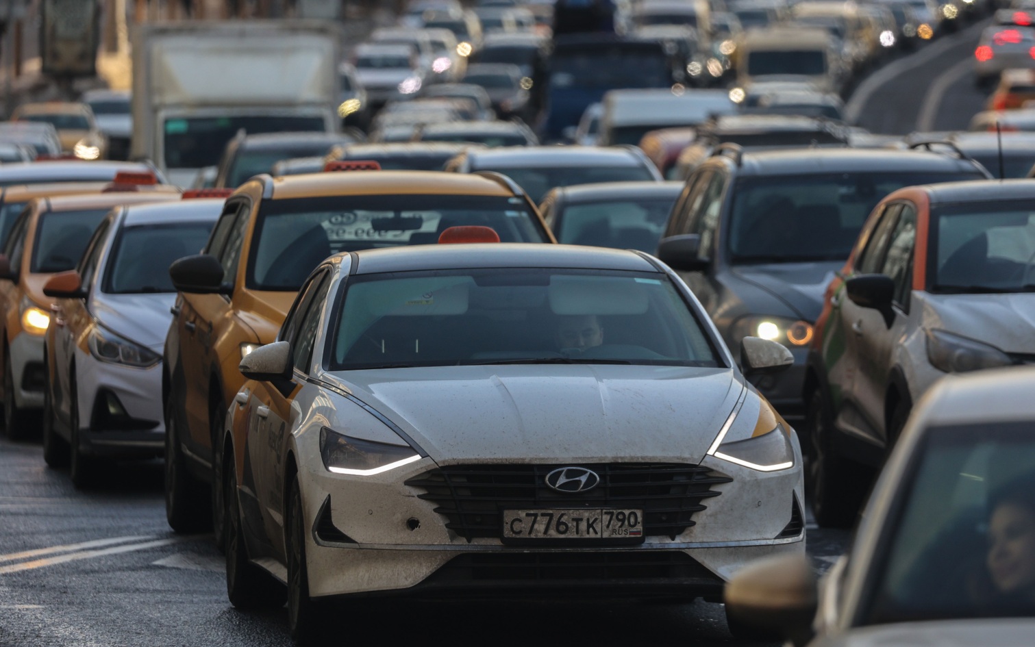 Движение на юге Москвы восстановлено после возгорания частного автобуса