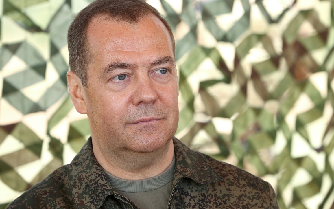 Медведев рассчитывает на победу России "в видимой перспективе"