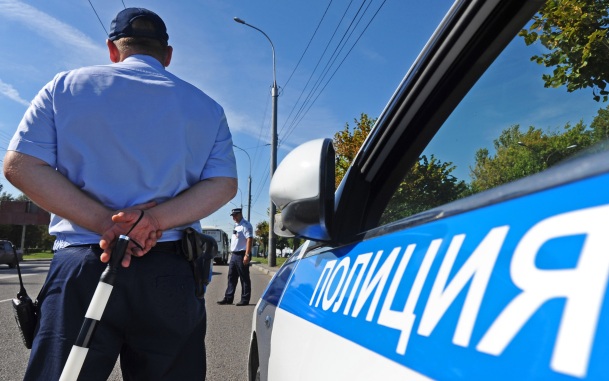 В Петербурге автобус врезался в столб, один человек пострадал