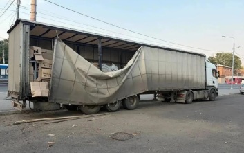 Украинский БПЛА ударил по гражданскому грузовику возле больницы в Луганске