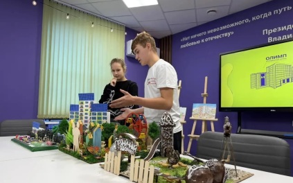 Девочку, рисовавшую смешариков на площадке, пригласили в Детский совет региона