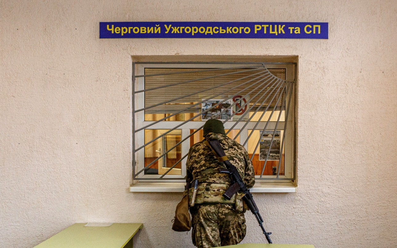 В Тернополе военная техника прибыла на место стихийного протеста против ТЦК
