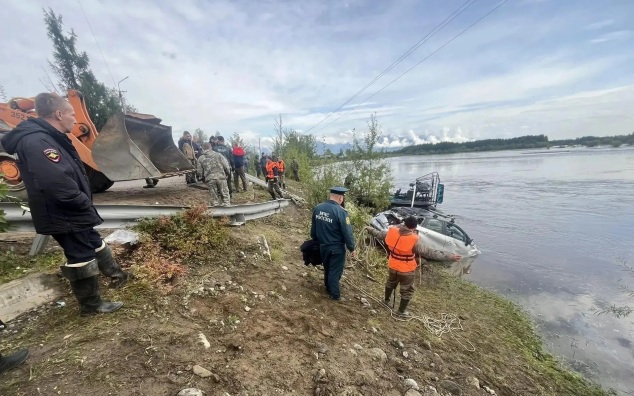 Девушку-подростка ищут в реке Чара в Забайкалье