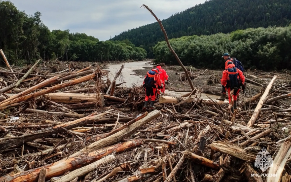 На Сахалине продолжаются поиски двоих туристов, пропавших во время циклона