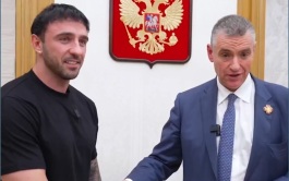 Слуцкий пригласил в мотоклуб ЛДПР мотоциклиста, врезавшегося в его автомобиль