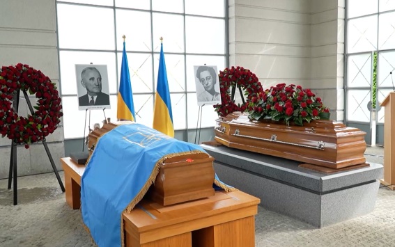 Надгробную плиту главаря ОУН Мельника привезли во Львовскую область