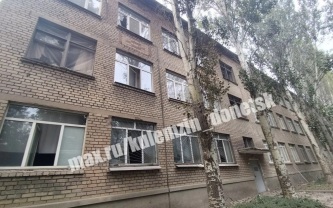 Учебное заведение повреждено после массированной атаки ВСУ на Донецк