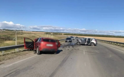 В Башкортостане столкнулись два автомобиля, есть погибшие и пострадавшие