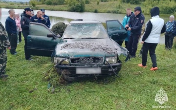 В Нижегородской области из воды извлекли автомобиль с телом мужчины