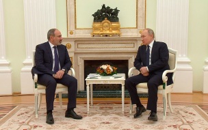 Ушаков рассказал, что Путин намерен обсудить с Пашиняном на ШОС