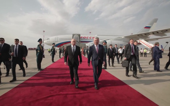 Путин прилетел в Киргизию на саммит ШОС