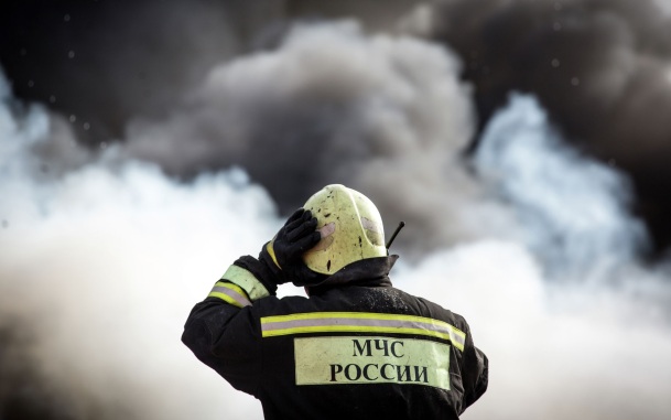 МЧС: в Перми произошел пожар в здании цеха, возгорание локализовано