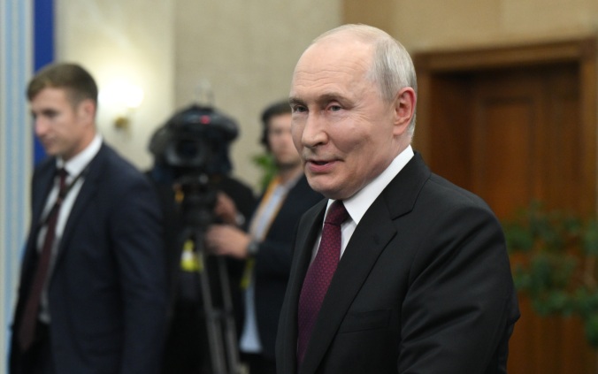 Путин на полях ВЭФ встретился с премьером Монголии