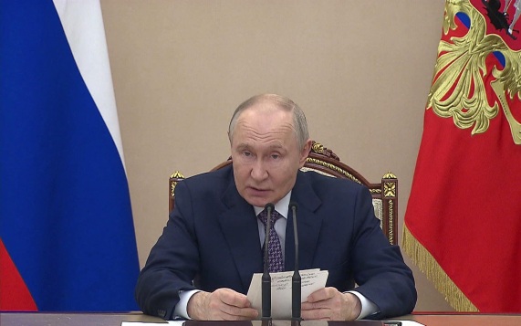 Путин заявил, что хочет "дать пас" новой Госдуме