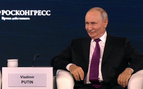 Путин выступил на пленарном заседании ВЭФ: главные заявления президента