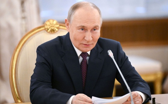 "Хороший пример": глава Приморья отметил беспрерывную работу Путина на ВЭФ