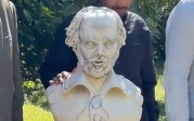 В Полтаве на месте памятника Пушкину установили спорный бюст Шекспира
