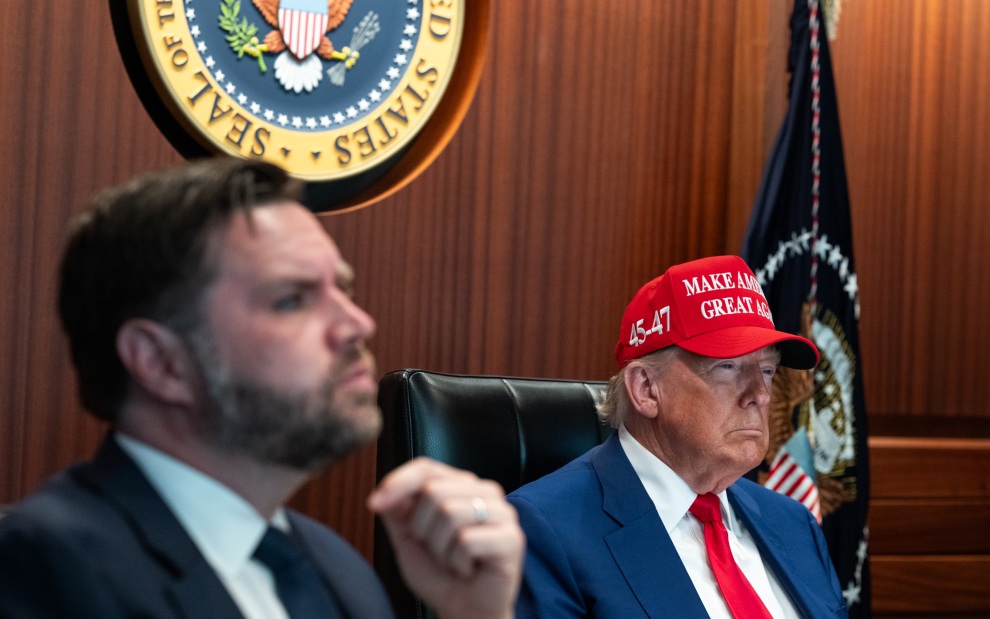 Шутка Трампа: Вэнсу предложили роль пресс-секретаря за удачный брифинг