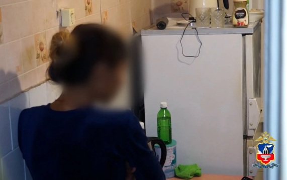 На Алтае задержали фиктивных жен, забиравших деньги у участников СВО